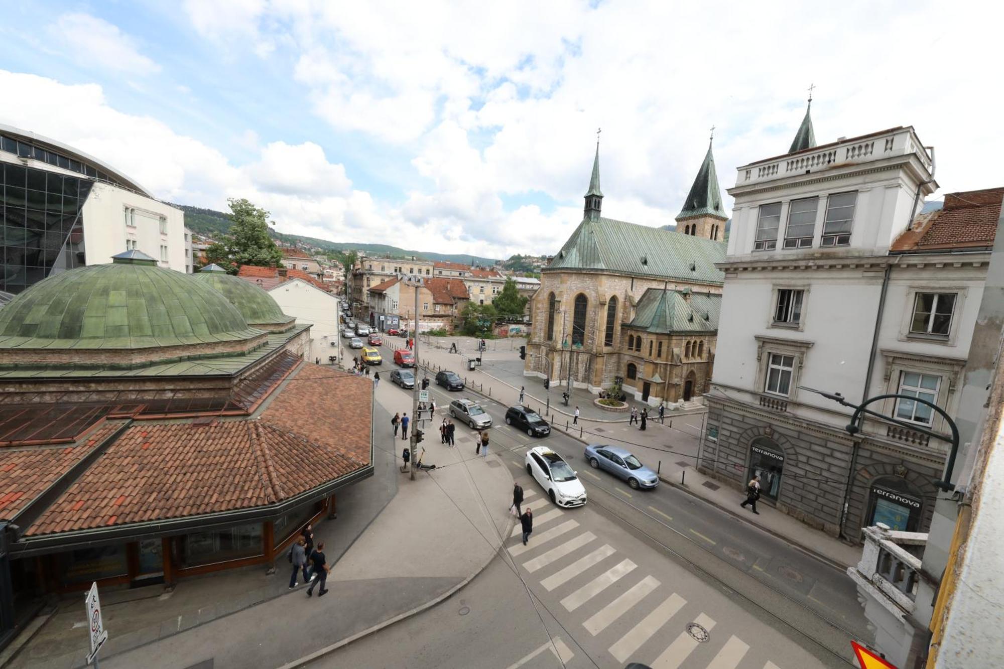 Historijski Luksuz U Starom Gradu, Garage Parking Szarajevó Kültér fotó